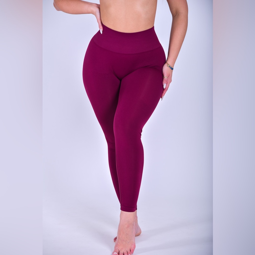 CLS Sportswear Custom High Waist Scrunch Butt
Leggings BRAND NEW NEVER WORN XL - Picture 2 of 3